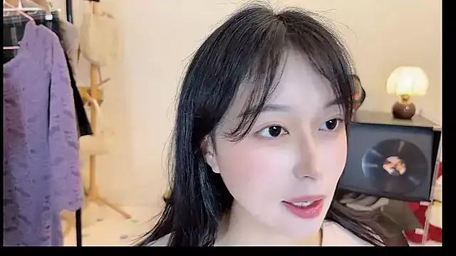 Freechat Onechestnut on StripChat