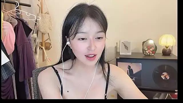 Freechat Onechestnut on StripChat