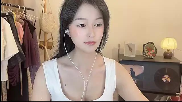 Freechat Onechestnut on StripChat