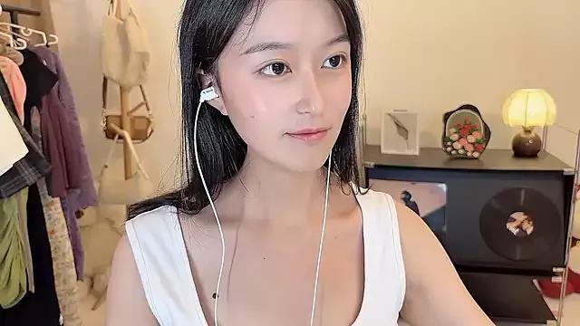 Freechat Onechestnut on StripChat