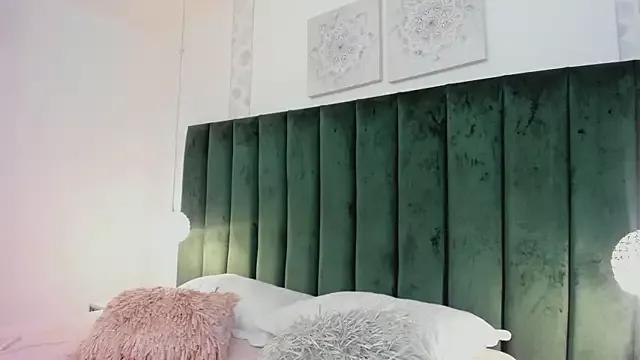 Freechat PaulinaGame on StripChat