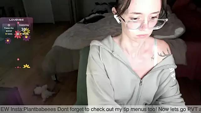 Freechat Plantbabeee on StripChat