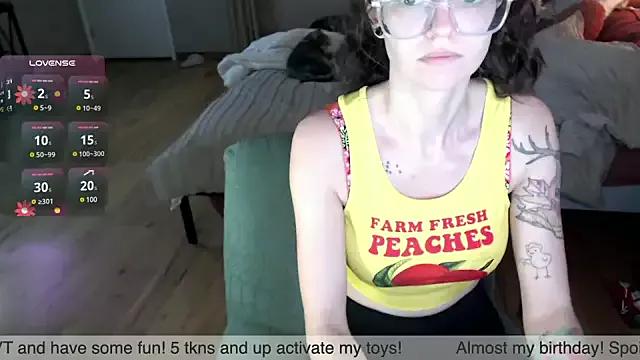 Freechat Plantbabeee on StripChat