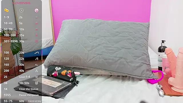 Freechat playfulcurvy on StripChat