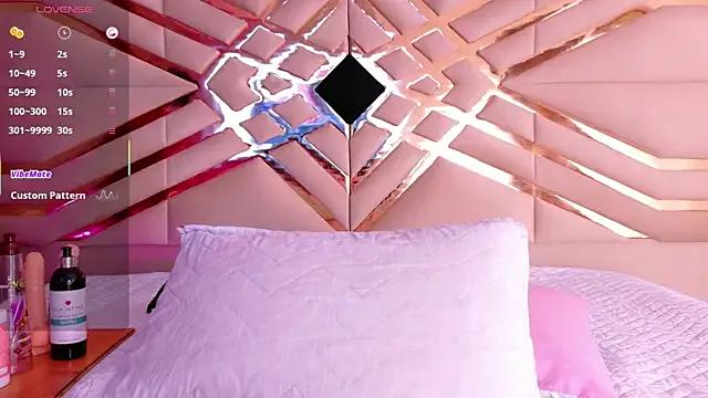 Freechat playfulcurvy on StripChat