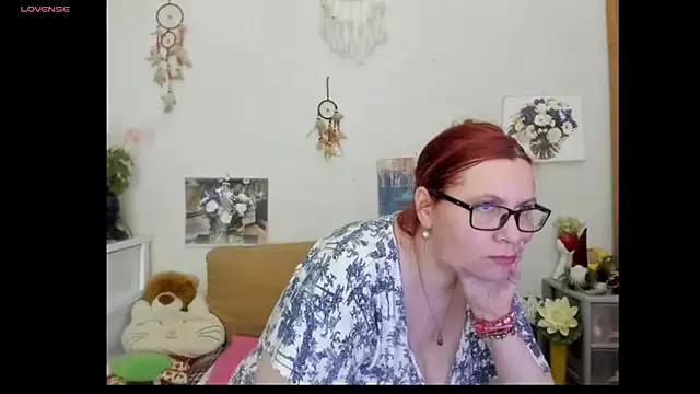 Freechat PlayfullMature on StripChat