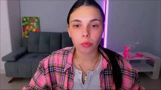 Freechat queenofthesense_ on StripChat