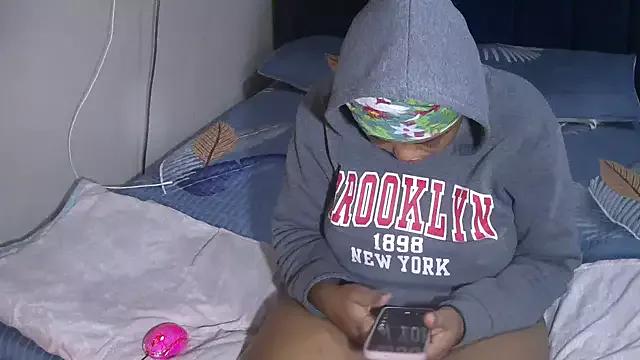 QUEENSHYNESS on StripChat 