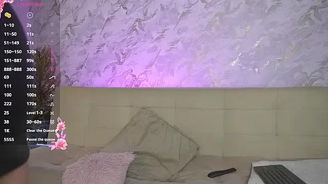 Freechat roselinedior on StripChat