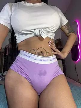 Freechat saragill323 on StripChat