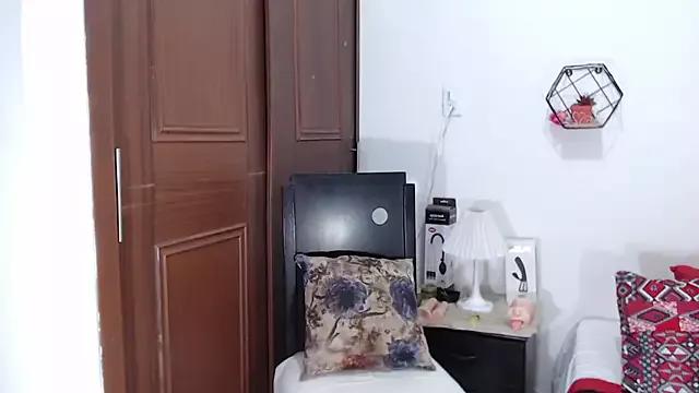 SarahhCooper on StripChat 