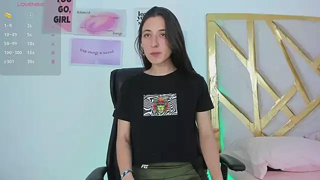 SaraJonness on StripChat 