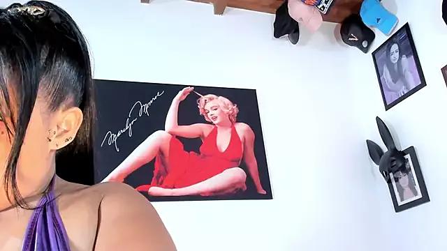 Freechat seleneh on StripChat