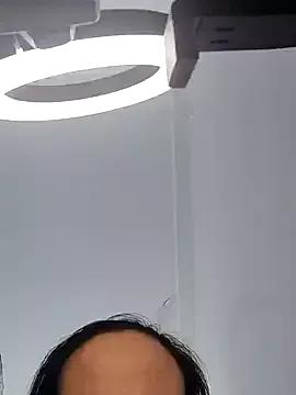 Show-body on StripChat 