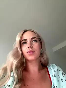 Masturbate to sweet camwhore Streetdoll streetdoll from StripChat