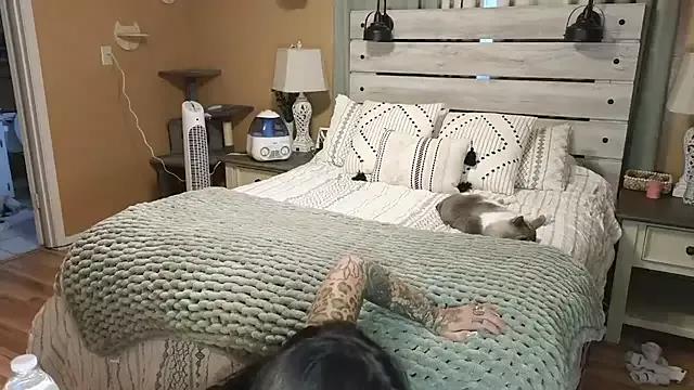 Freechat TexasTattooedHouseWife on StripChat