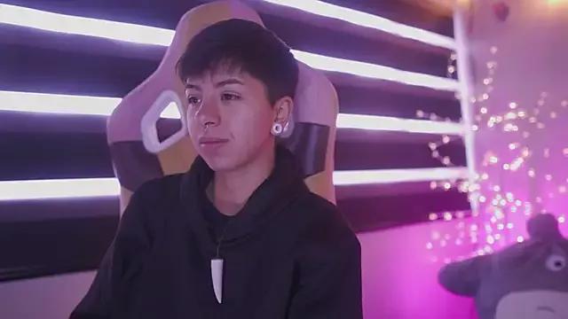 Freechat tommy_blue on StripChat