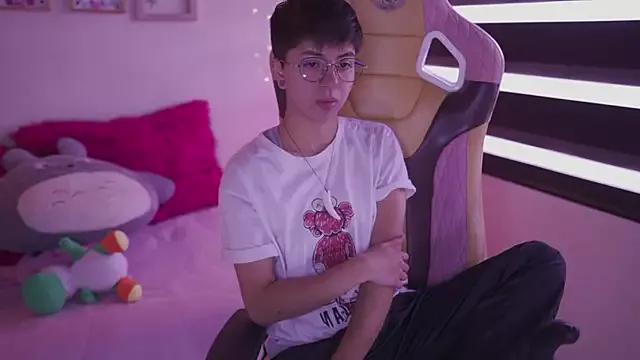 Freechat tommy_blue on StripChat