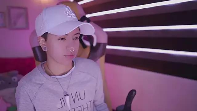 Freechat tommy_blue on StripChat