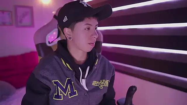 Freechat tommy_blue on StripChat