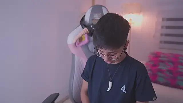 Freechat tommy_blue on StripChat