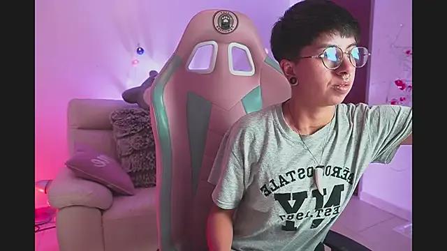 Freechat tommy_blue on StripChat