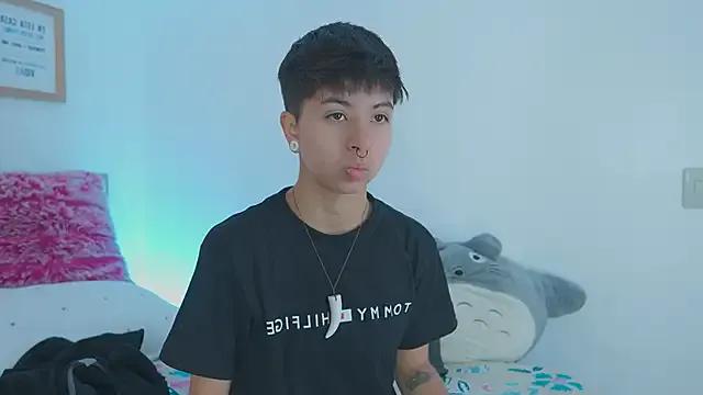 Freechat tommy_blue on StripChat