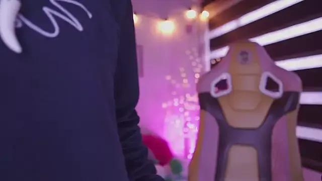 Freechat tommy_blue on StripChat