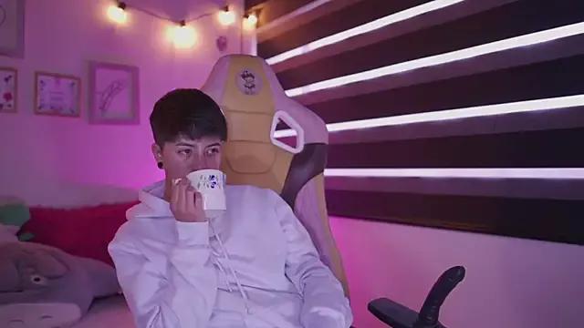 Freechat tommy_blue on StripChat