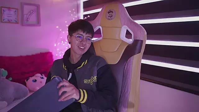 Freechat tommy_blue on StripChat