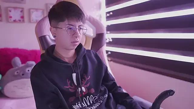 Freechat tommy_blue on StripChat