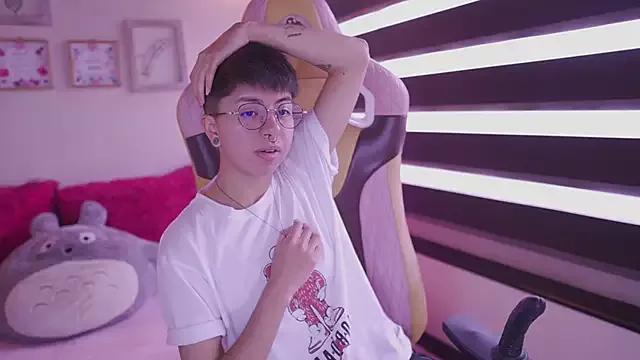 Freechat tommy_blue on StripChat