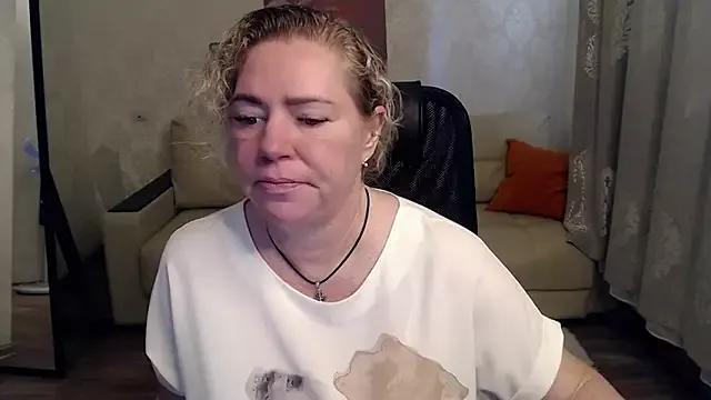 unsual_milf on StripChat 