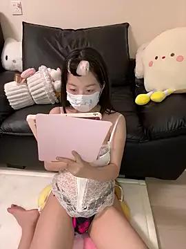 yumi072777 on StripChat 